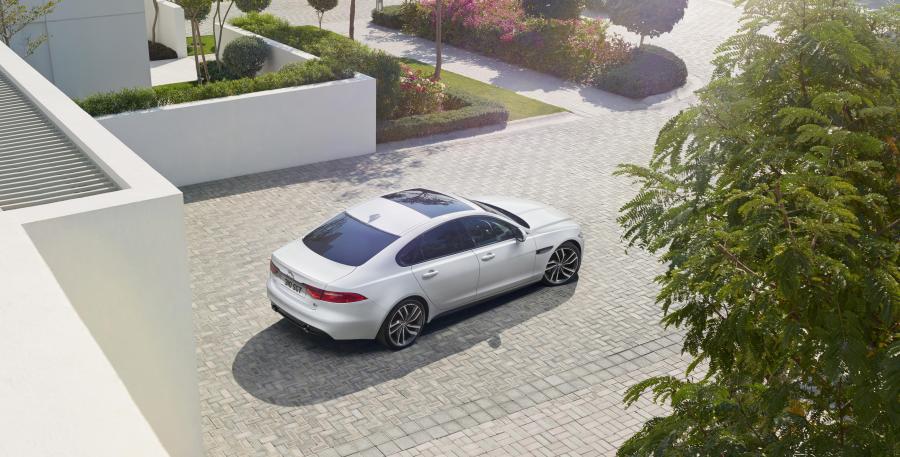  Jaguar XF S AWD 2015 года  (фото 17 из 43)